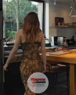 Sümeyye Aydoğan'ın Yeraltı dizisindeki güzelliğine yapılan dokunuş hayran bıraktı.