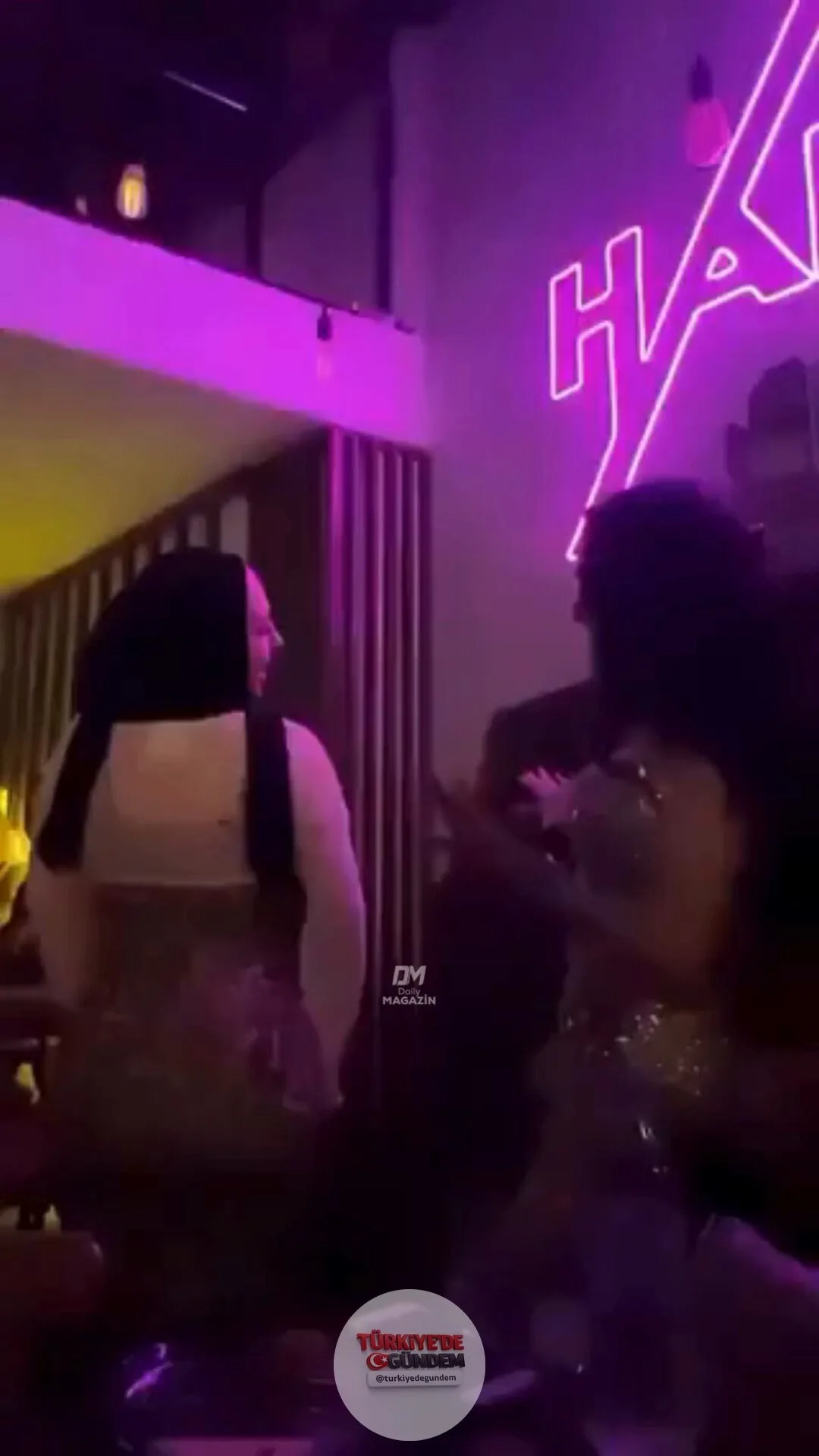 Bir eğlence mekanında oryantal ile dans eden kadının görüntüleri ortaya çıktı.