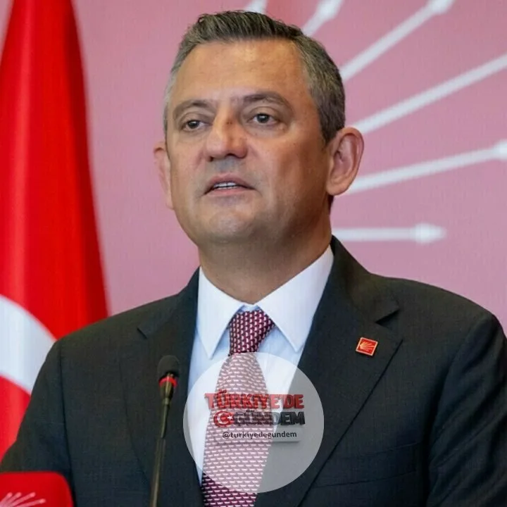 Soru: "Kılıçdaroğlu kayyum olarak geldiğinde aday nasıl belirlenecek?" Özgür Özel: "Partinin adayı bellidir. İmamoğlu'nu aday gösterebileceğimiz güne kadar adayımız odur. Onun dışında bu parti, seçimi kazanacak adayı çıkaracaktır. Bu kadar nettir. Bu