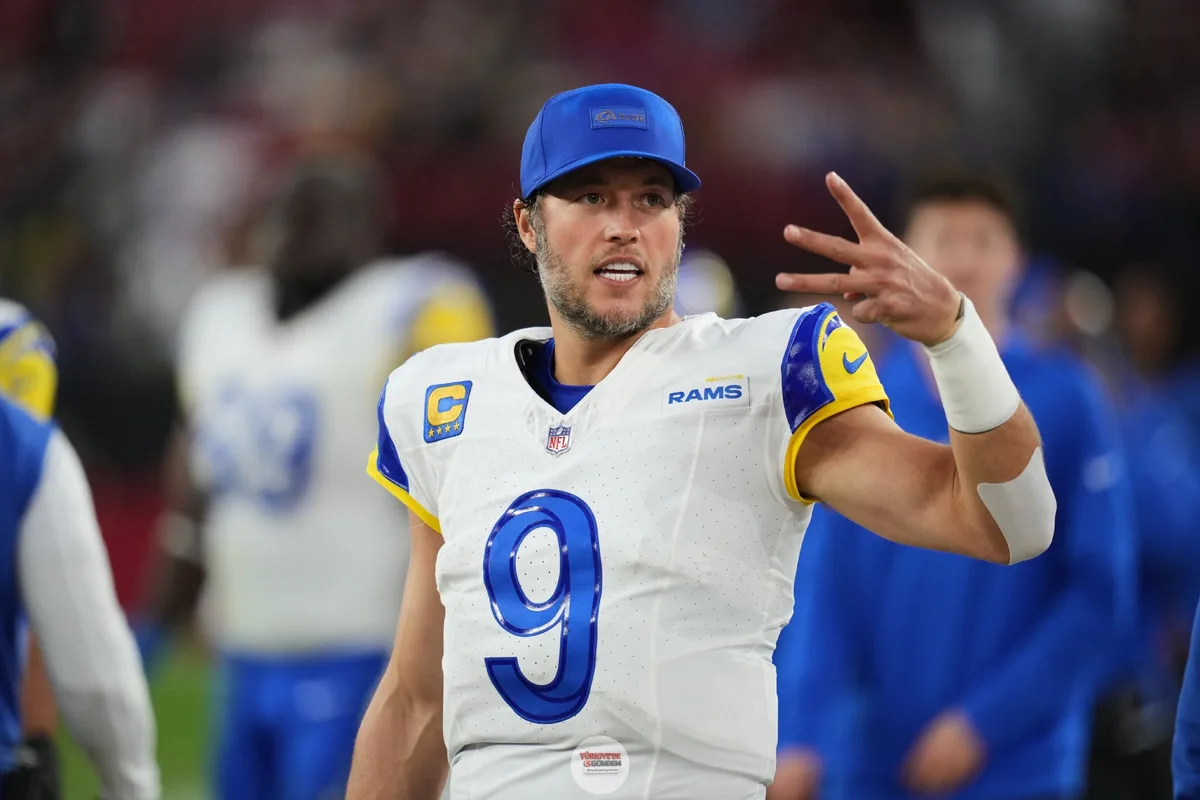 SON DAKİKA: Adam Schefter'ın haberine göre, Matthew Stafford ve Rams 1 yıllık sözleşme uzatma konusunda anlaştı. Stafford, yeni sözleşmesiyle 55 milyon dolar kazanacak.