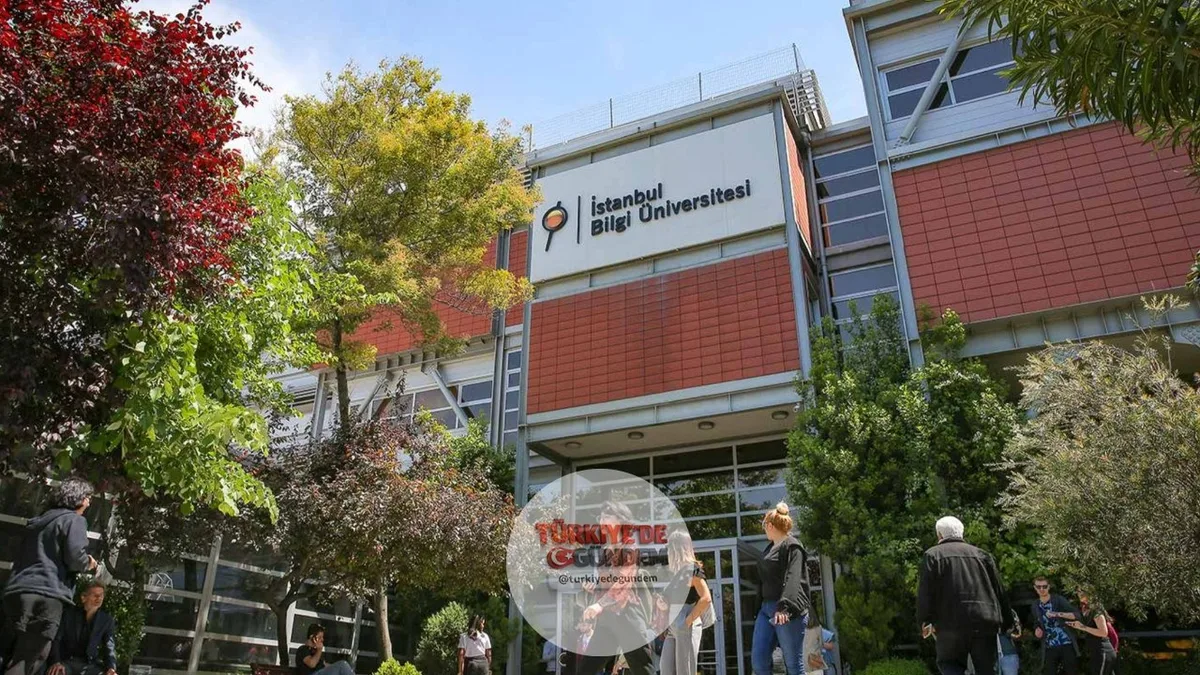 Kapatılan Bilgi Üniversitesi öğrencilerinin, garantör üniversite olan Mimar Sinan Güzel Sanatlar Üniversitesi'ne (MSGSÜ) nakledilmesi bekleniyor. MSGSÜ'de kontenjan veya başka bir sorun yaşanması durumunda ise üçüncü bir devlet üniversitesi devreye a