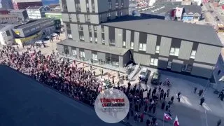 ABD'nin Grönland'da daha büyük bir diplomatik merkez açması, Başkan Trump'ın Arktik adası üzerindeki nüfuzunu artırma hedefine karşı çıkan protestocular tarafından karşılanırken, yerel hükümet bakanları etkinlikten uzak durdu.
