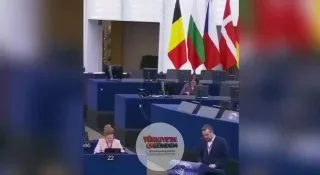 Avrupa Parlamentosu'nun Slovak milletvekili Ľuboš Blaha, İran ve Rusya'nın dış dayatmalara asla boyun eğmeyeceğini belirterek, Batı'yı kendi çatışmalarını insan hakları söylemiyle maskelemekle sert bir dille eleştirdi.