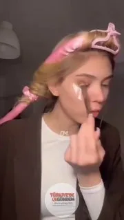 TikTok kullanıcısı bir kadın, "Üç büyüklerden birinde forma giyen bir futbolcu, hesabındaki 785 milyon lirayı gösterip bir gece geçirmek için bana 5 milyon lira teklif etti" dedi.