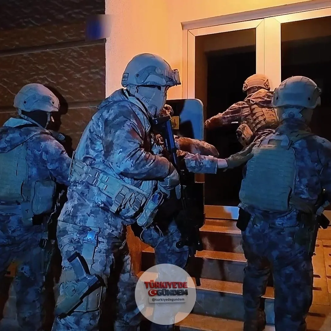 Kocaeli merkezli 23 ilde sahte araç kiralama dolandırıcılığına yönelik operasyonda 35 kişi tutuklandı, şüphelilerin hesaplarında yaklaşık 955 milyon liralık işlem hacmi tespit edildi
