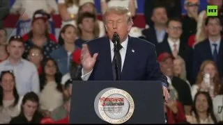 Trump, kendisini protesto eden kişiye: "Evine, annene git. Onu annesine götürün, başını belaya sokacak."