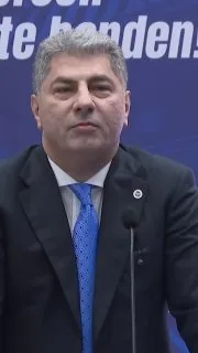 Fenerbahçe Başkan Adayı Hakan Safi:Tarihin en iyi kadrosunu kuracağız. Tribündeki dağınıklığın farkındayız. Stat ve tesis konusunda adımlar atacağız. Fenerbahçe'mizi hep beraber 2050 senesine hazırlayacağız
