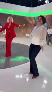 Seda Sayan ve Göksel 'Yıkamazlar Beni' şarkısıyla dans etti