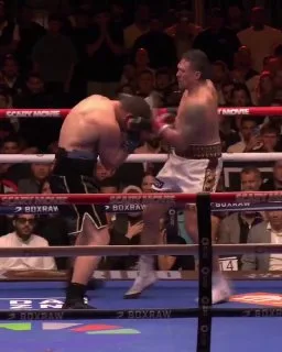 Usyk, 11. rauntta teknik nakavtla Rico'yu mağlup ederek dünya ağır sıklet şampiyonluğunu korudu. Hakem araya girerek maçı bitirdi. @DAZNBoxing'de canlı yayınlandı.