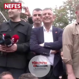 'Özgür Başkan' sloganlarını duyan Özgür Özel: "Utanıyorum ben ya."