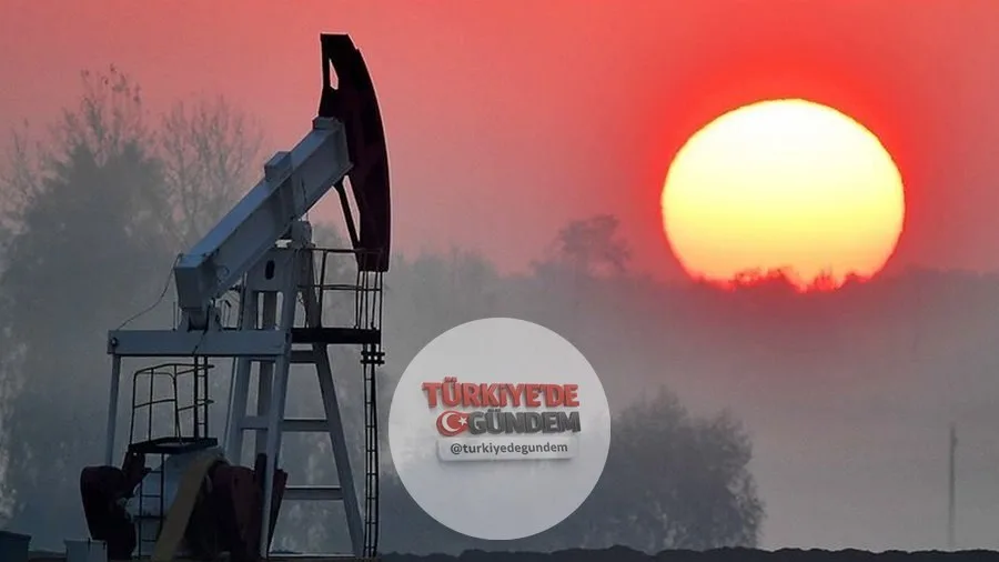 Petrol fiyatlarında '2008 benzeri kriz' korkusu Enerji piyasalarında alarm zilleri çalıyor. Uzmanlara göre Hürmüz Boğazı’nın ağustos sonuna kadar yeniden tam kapasite açılmaması halinde petrol fiyatları 200 dolara yaklaşabilir. Analistler, bu senaryo