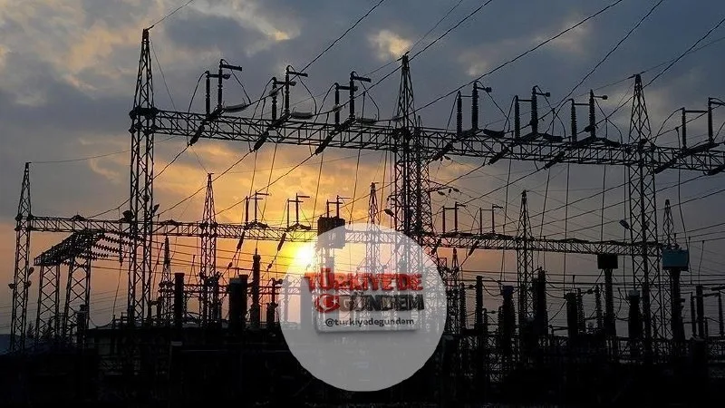 Türkiye'de dün günlük bazda 889 bin 700 megavatsaat elektrik üretildi, tüketim ise 886 bin 676 megavatsaat oldu Üretimde ilk sırada yüzde 35,5 payla barajlı hidroelektrik santralleri yer aldı