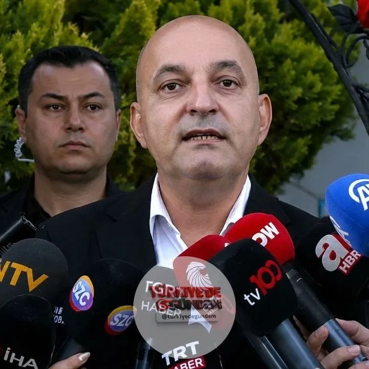 CHP İzmir Milletvekili Mahir Polat: "Kemal Bey bugün genel merkeze gitmez. Disipline sevk edilecekler var. Kemal Bey'e hain diyenlerin partiyle ilişiği kesilir."
