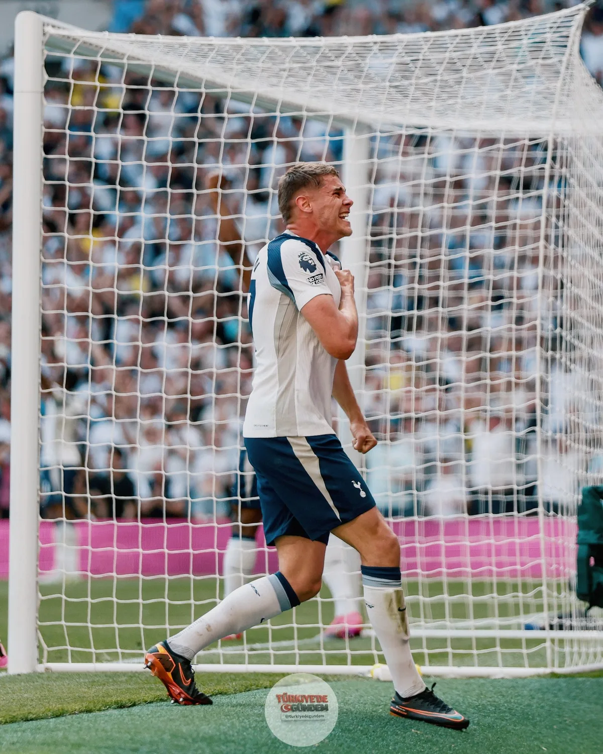 Tottenham, Everton'ı 1-0 mağlup ederek Premier Lig'de kalmayı başardı. West Ham United, Burnley ve Wolverhampton küme düştü