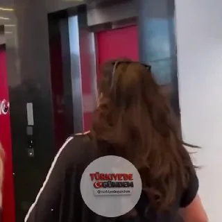 CHP Genel Merkezi’nde yaşanan tartışmada, Özgür Özel’i destekleyen bir partili: “Sizde utanma yok mu? Burayı nasıl bu hale getirdiniz?” Kılıçdaroğlu destekçisi: "Özgür’ü ara sana anlatsın."
