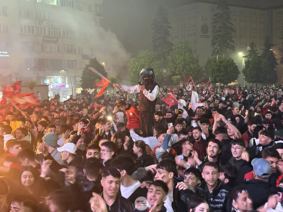 Süper Lig'e yükselen Çorum FK, şehirde büyük bir coşkuyla kutlandı