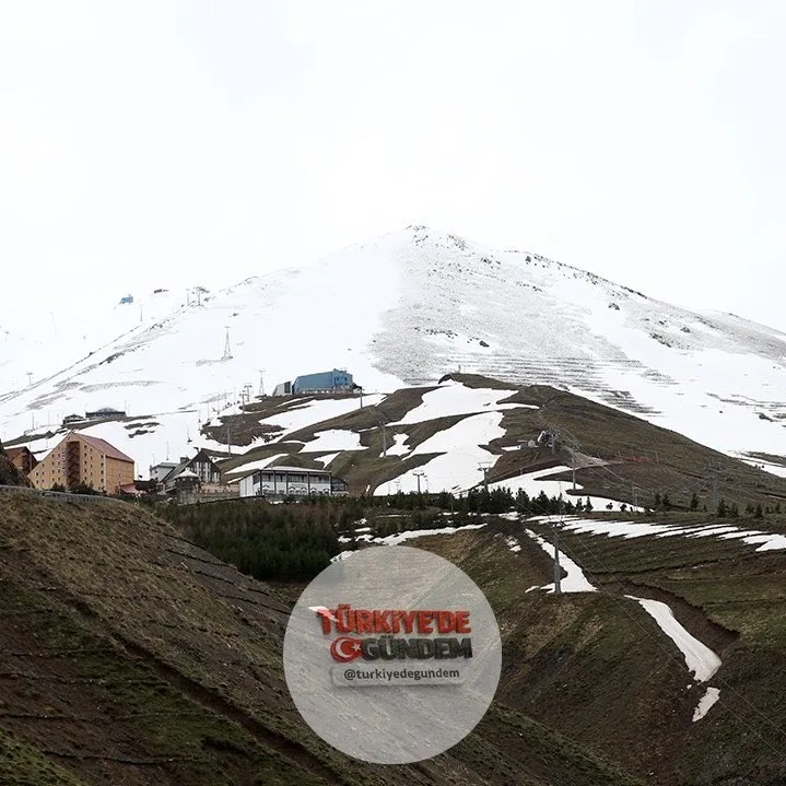 Erzurum'un yüksek kesimlerine ilkbaharın son haftasında kar yağdı