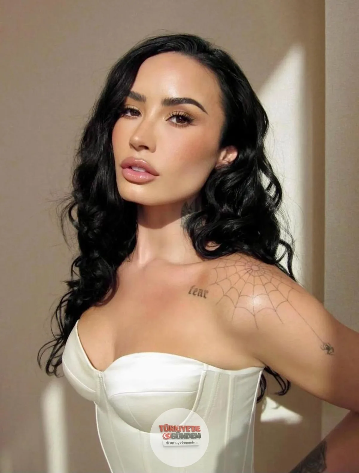 Demi Lovato, madde bağımlılığı sürecini anlattı: Uyuşturucuyu bırakmadan önce favorim, kokain ve Xanax’ı birlikte kullanmaktı. Biri yükseltici, diğeri sakinleştiriciydi. Bu kombinasyonu gerçekten seviyordum. Tekrar maddeye döndüğüm anda her şey kontr
