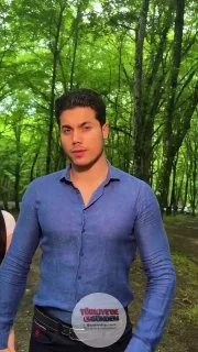 Kısmetse Olur programında tanışarak aşk yaşamaya başlayan Perinaz Shiri ve Kerem Alp Aslan çifti, sosyal medyada viral olan “Dracula” akımına katıldı
