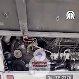 İstanbul Bahçelievler’de seyir halindeki metrobüsün motor kısmında yangın çıktı. Yangın, görevlilerin müdahalesiyle söndürüldü. Yolcular, güvenlik görevlilerinin yardımıyla başka bir metrobüse aktarıldı