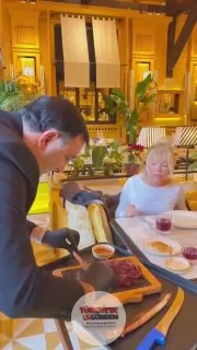 80 yaşındaki Ajda Pekkan, Yeşilköy’de yemek yerken görüntülendi. 12 saat meşe tütsüsünde pişen “Brisket” eti yiyen Ajda Pekkan’ın 43.000 TL’lik yemek yediği öğrenildi