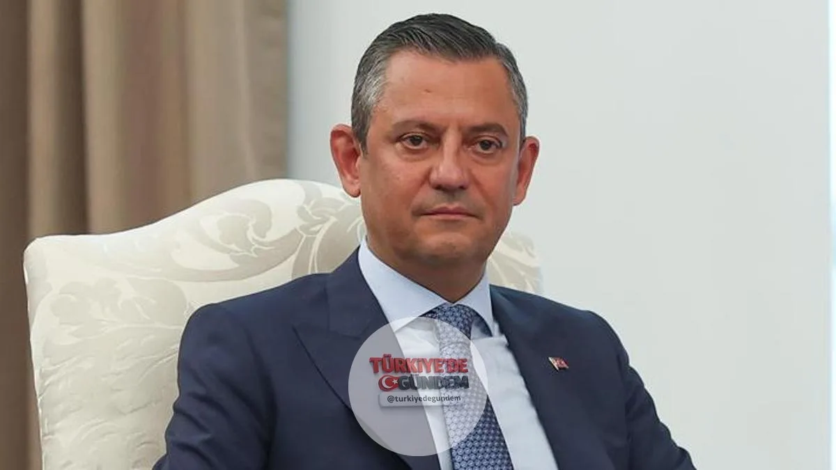 Özgür Özel: “Kemal Bey değil; bugün yanında duran, dün de partinin önünde görülen bazı isimler bana defalarca İmamoğlu’nu bırakmamı teklif etti. Bunu yapmaktansa 20 yıl hapis yatmayı tercih ederim. Giderim, Ekrem Başkan’ın yan odasında 20 yıl da ben