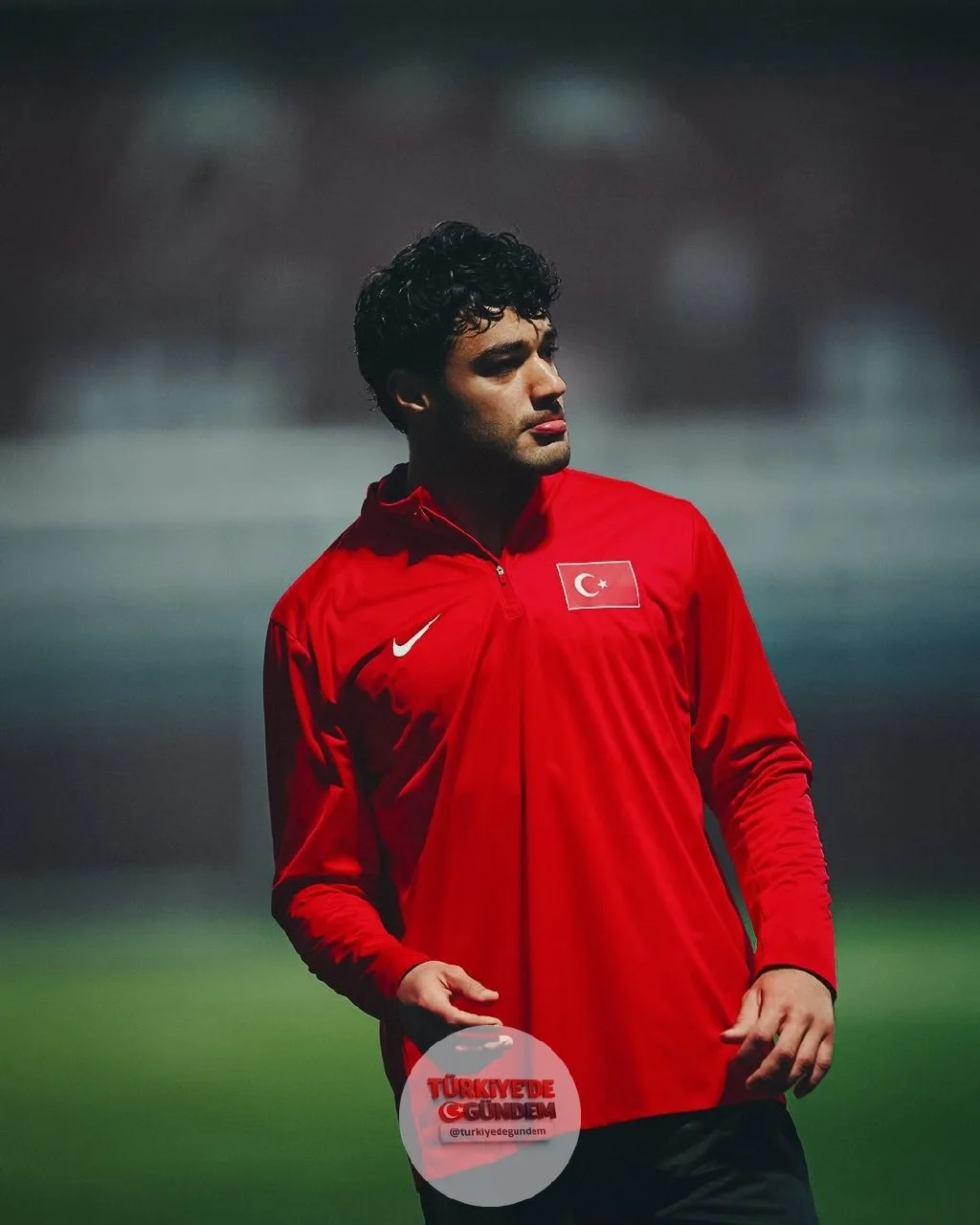 Ozan Kabak: “Türkçe ve Almanca rap çok dinliyorum. İnanılmaz bir Kürtçe müzik fanıyım. Ben Mardinliyim. Küçüklükten beri bizim evde Kürtçe müzik çalar. Repertuvarım çok geniş.”