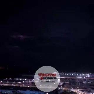 Kırklareli’nde peş peşe çakan şimşekler gece gökyüzünü aydınlattı