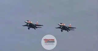 Kabiliyetleri bir yana Rus uçakları, hem görünüm hem de heybet açısından dünyanın en güzel tasarımlarından birine sahip. Cezayir Hava Kuvvetleri’ne ait çöl kamuflajlı Su-34M savaş uçağı. 2.223 km hıza, 4.500 km harekat menziline sahip uçak, 8 tona ka
