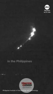 Filipinler Volkanoloji ve Sismoloji Enstitüsü tarafından işletilen canlı yayın kamerası, Pazartesi gecesi Mayon Yanardağı üzerinde beliren bir meteorun geçişini görüntüledi.