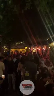 Alaçatı sokaklarında kalabalıklar oluştu.