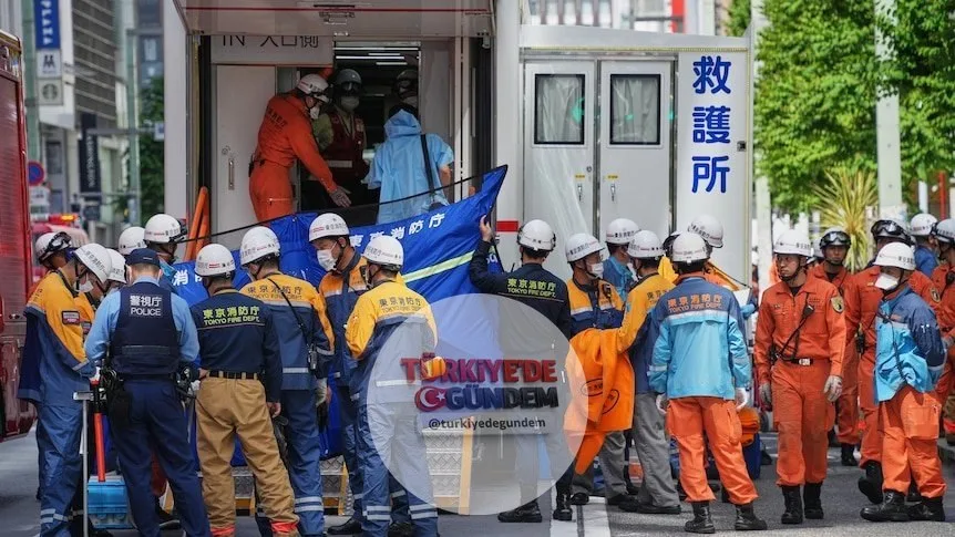 Tokyo’da bir alışveriş merkezinde sıkılan kimyasal madde nedeniyle çok sayıda kişi yaralandı. Olay sonrası bölgede sağlık ve güvenlik ekipleri sevk edildi