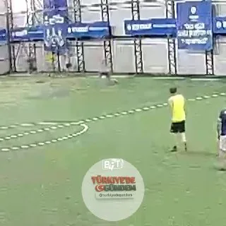 Hatay'da 42 yaşındaki Osman Kaplankıran, halı sahada futbol oynadığı sırada geçirdiği kalp krizi sonucu hayatını kaybetti.