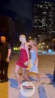 ABD Başkanı Trump'ın kızı Ivanka Trump, kırmızı mini elbisesiyle görüntülendi