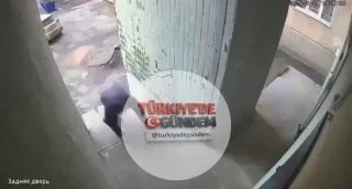 Ukrayna'da bir kişi, eşinin son anda kapıyı açması sayesinde zorunlu seferberlik ekiplerinden kaçmayı başardı.