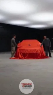 Lewis Hamilton ve Charles Leclerc, Ferrari’nin tamamen elektrikli otomobili Luce ile kamera karşısına geçti