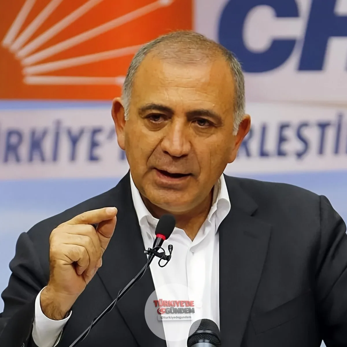 Gürsel Tekin: ("Hain Kemal" sloganlarına ilişkin) "Bugün meydanlarda yankılanan o çirkin sloganlar, sadece bir şahsa değil, doğrudan Cumhuriyet Halk Partisi'nin kurumsal kimliğine ve geleneğine sıkılmış bir kurşundur."