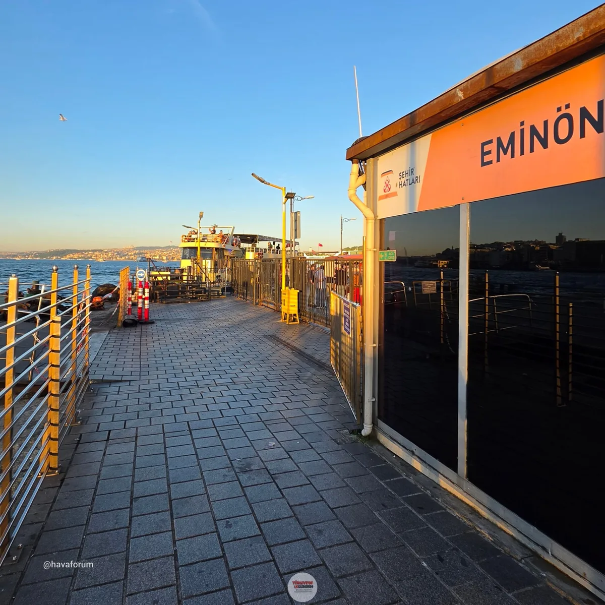 Live Istanbul Eminönü Pier
