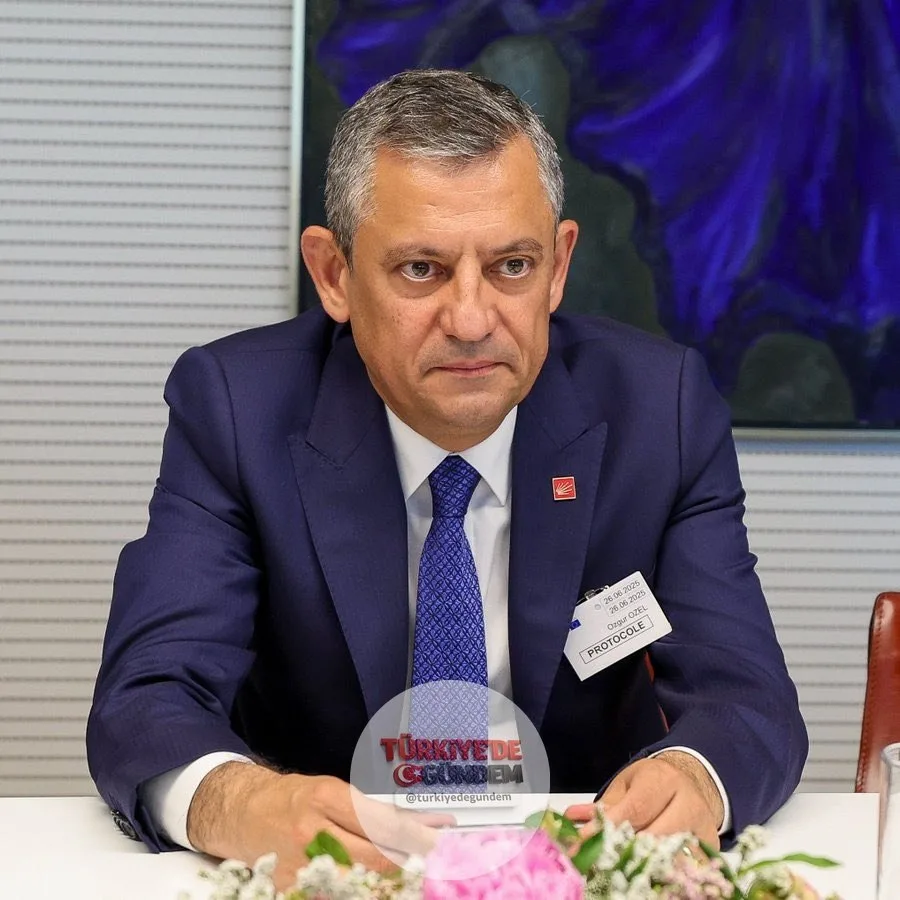 Ersan Şen: "Özgür Özel ve ekibi derhal yeni bir parti kurmalı. Adı da Yeniden Cumhuriyet olabilir."