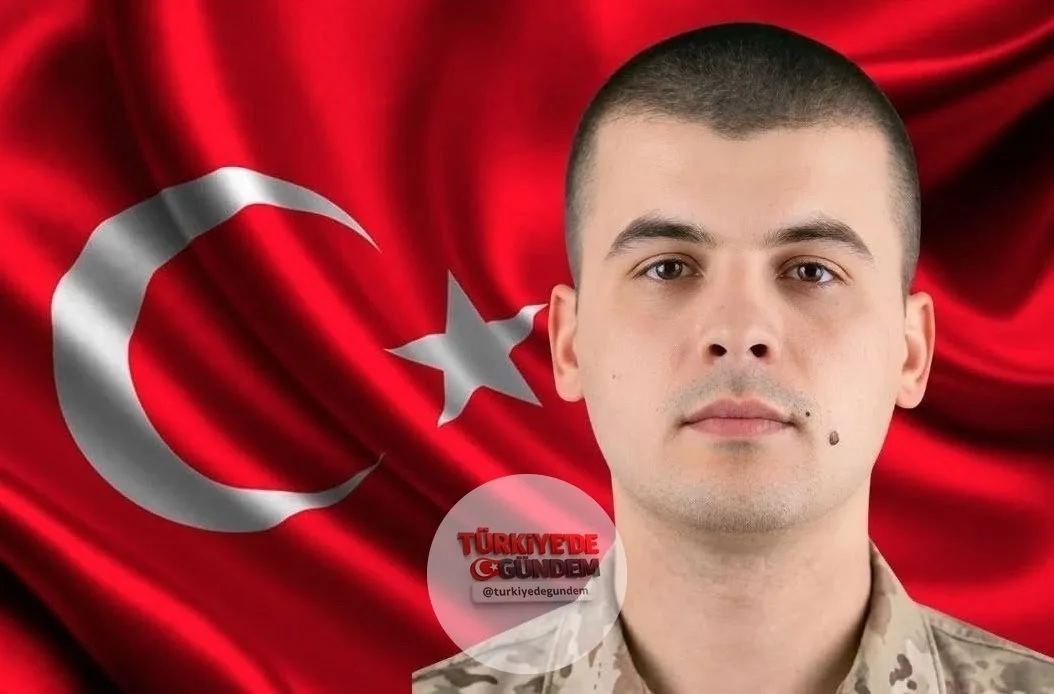 İzmir'de vatani görevini yaptığı sırada hayatını kaybeden 20 yaşındaki piyade er Recep Demirci, memleketi Zonguldak'ın Perşembe beldesinde son yolculuğuna uğurlandı.