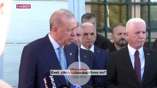 Gazeteci: "Rize simidinin yeri başka değil mi?" Cumhurbaşkanı Erdoğan: "Olur mu hiç? İstanbul simidi başka, Ankara simidi başka, Rize simidi ise bambaşka."