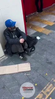 İzmit'te bir vatandaş, aracını otoparktan çıkarmak için bir dilenciden borç para aldı.