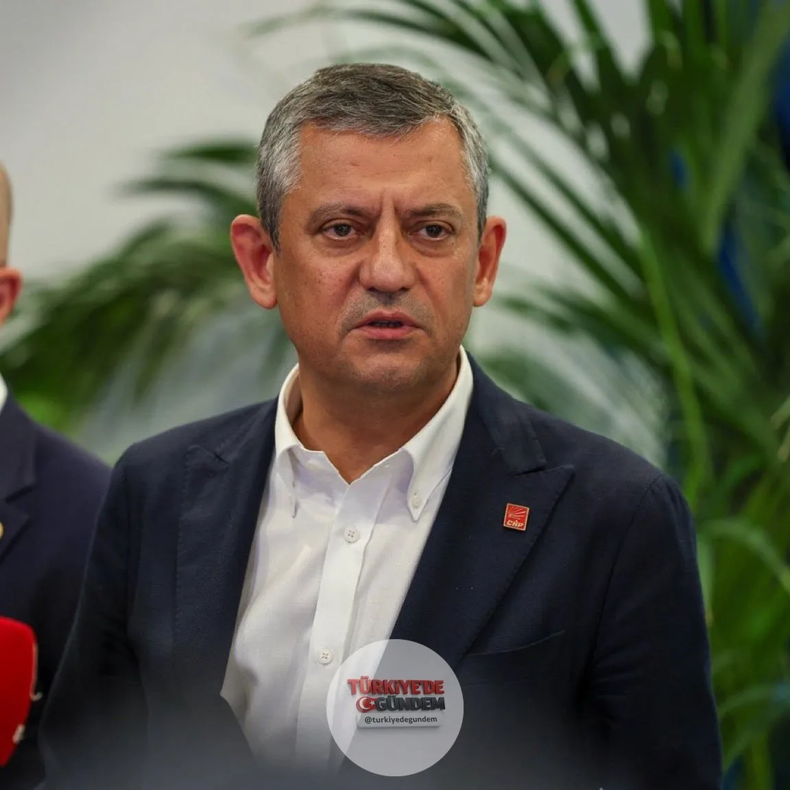 Özgür Özel: "Olağan ya da olağanüstü kurultay, yeni bir kuruluş sürecidir. Dolayısıyla tedbir kararının varlığı, kurultay yapılmasını engellemez. Mesele niyet meselesidir. CHP’yi mahkeme kararları değil, bizzat CHP’nin kendisi şekillendirir. Siyaset
