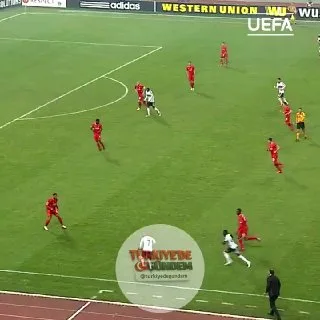 35 yaşındaki Tolgay Arslan futbolu bıraktı.