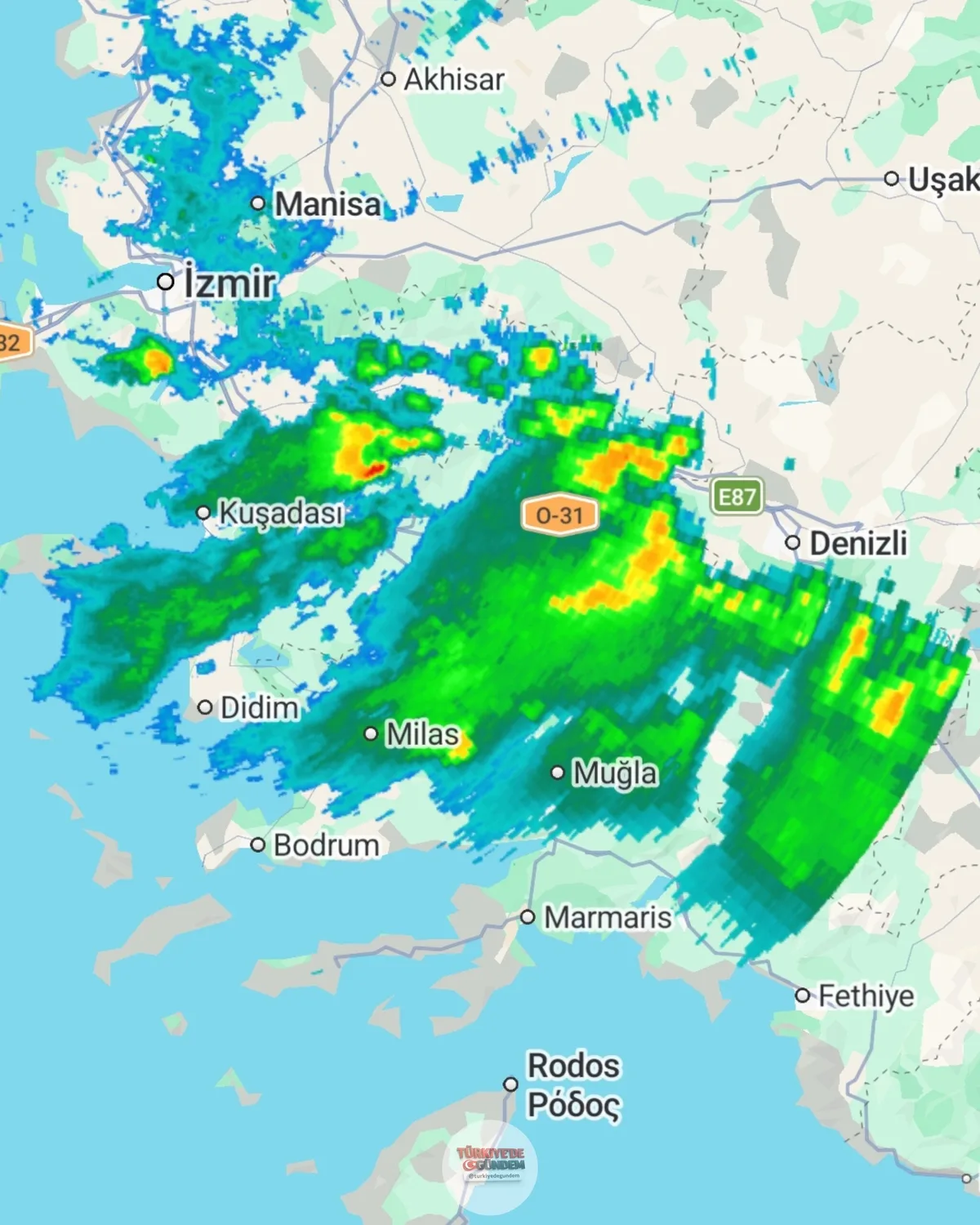 Son Dakika | İzmir, Aydın ve Muğla çevrelerinde mammatus bulutları oluştu. Ani fırtına ve yağışın habercisi olan bu bulutlar nedeniyle, söz konusu bölgelerde önümüzdeki 2-3 saat boyunca yerel olarak ani sağanak yağış bekleniyor.