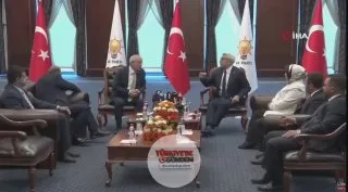AK Parti ve CHP arasındaki bayramlaşma ziyaretinde milletvekilleri arasında geçen diyalog; CHP Milletvekili: "Somali'de görev yaptım, orada Türkiye'ye karşı büyük bir saygı var. Kuzey Afrika ve Türk coğrafyasının kalkınması için elimizden geleni yapm
