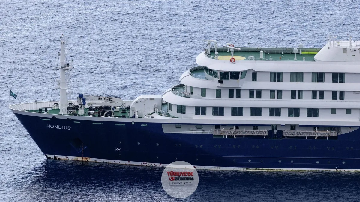 Avustralya hükümeti, hantavirüs vakalarının tespit edildiği Hollanda bayraklı "MV Hondius" adlı gemideki 6 yolcunun karantina süresini haziran ayı sonuna kadar uzattı.