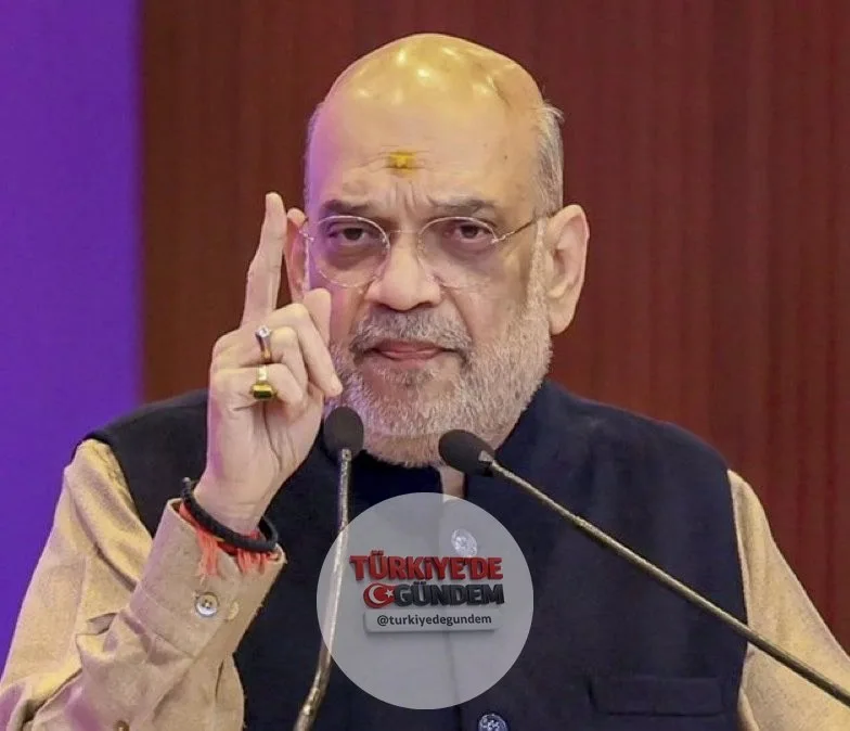 SON DAKİKA: Hindistan İçişleri Bakanı Amit Shah, Pakistan, Çin ve Bangladeş ile olan uluslararası sınırın 15 kilometre yakınındaki tüm kaçak yerleşim yerlerinin, binaların ve şehirlerin yıkılacağını açıkladı.