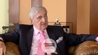 Rahmi Koç: "Babam, her işin en iyisini yapan adamı yanına alır, onlara hisse verirdi." "Eğer hisseyi alacak parası yoksa, sen bu hisseyi al, hissenin kazancından bana borcunu ödersin derdi." "Sonra kendi işleri gibi çalışırlardı. Bugün %10 fazla para