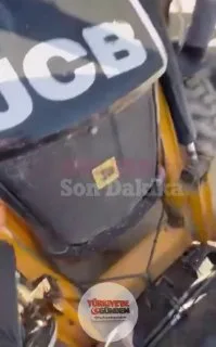 Ankara'da kesim alanından kaçan kurbanlık dana, bir otomobilin içine girerek kornaya bastı.